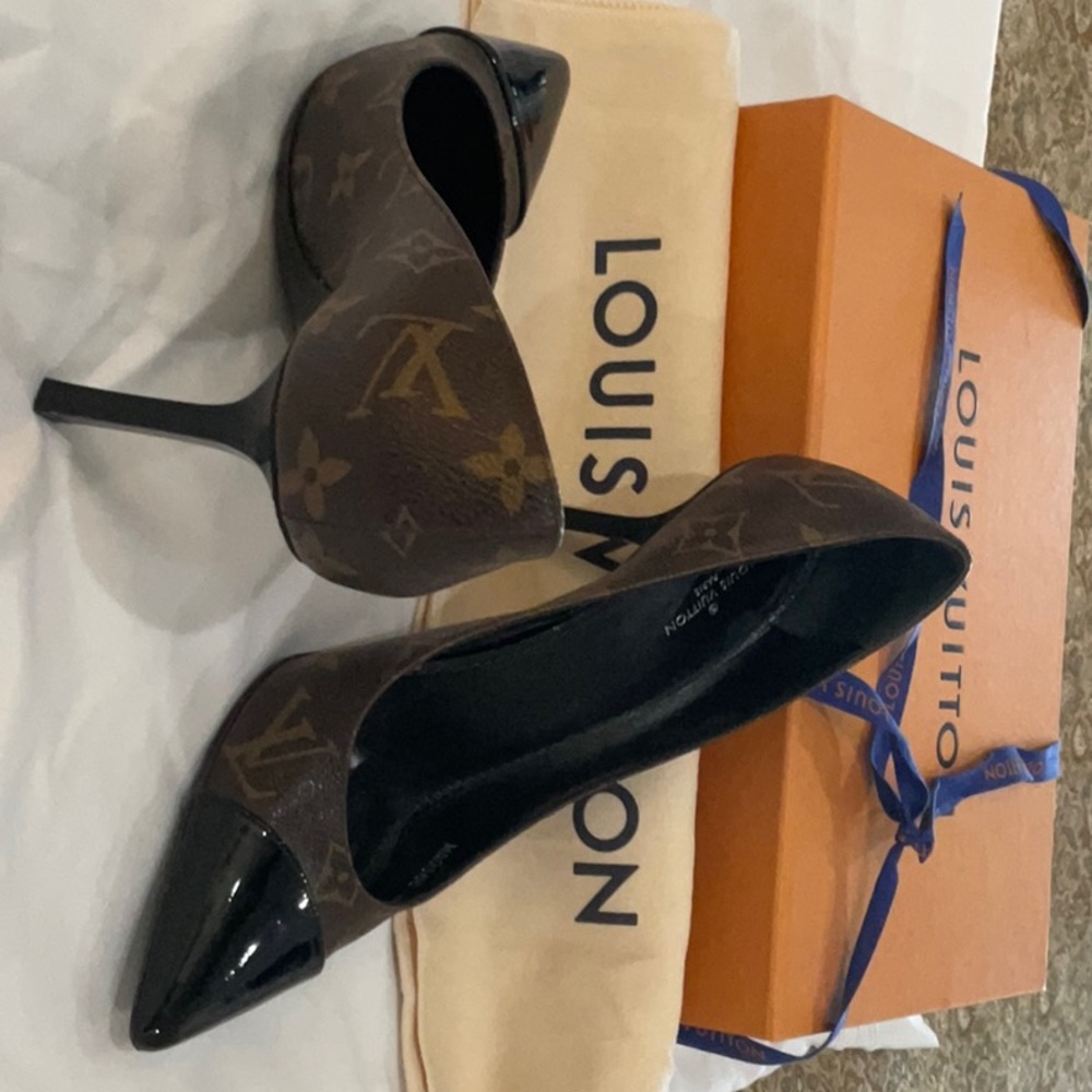 Louis Vuitton Black and Brown Heels no odor great condition AUTHENTIC!